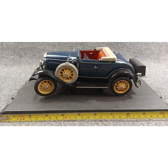 1931 Ford Sedan Model A 1:18-scale Diecast Car Motor City Classics IMPERFECT - Picture 4 of 16